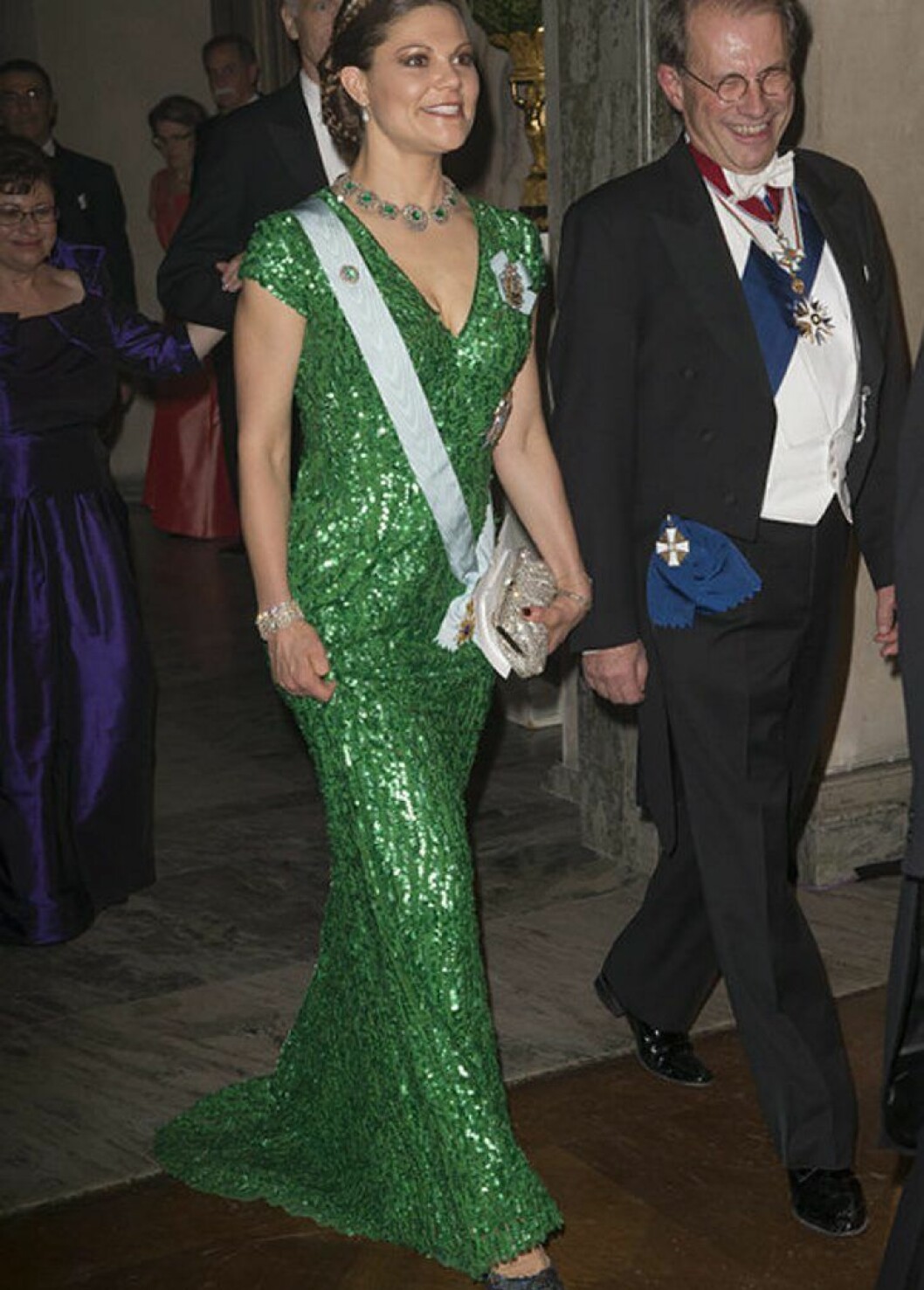 Kronprinsessan Victoria i en grön klänning av Elie Saab.