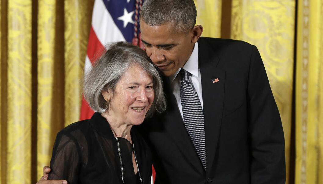 2015 tilldelades Louise Glück en hedersmedalj av dåvarande president Barack Obama.
