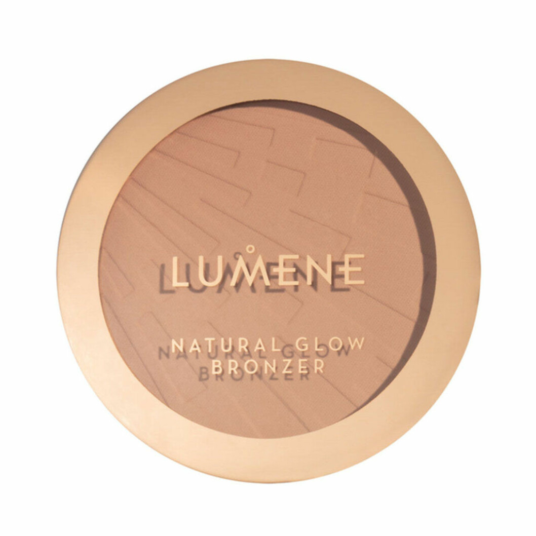 Lumenes Natural glow Bronzer är perfekt för dig som vill ha ett ”snällt” bronzpuder. Klicka på bilden och kom direkt till produkten. Lumenes Natural glow Bronzer