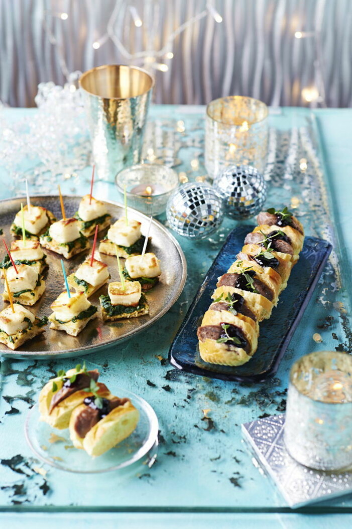 Halloumisnittar till vänster i bild. Recept på halloumisnittar på naanbröd