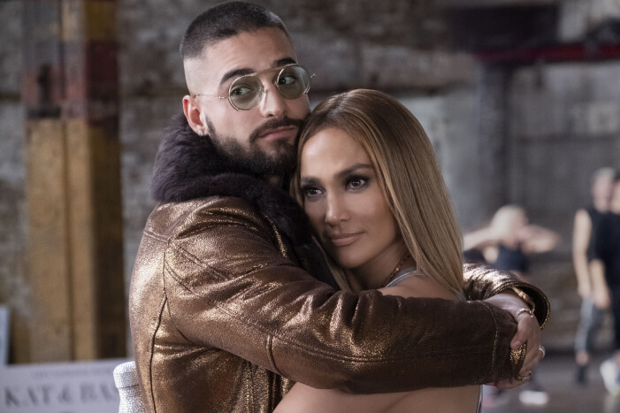 Artisten Maluma och Jennifer Lopez har gjort musiken till filmen och spelar artistparet Bastian och Kat. Jennifer Lopez och Maluma i Marry Me