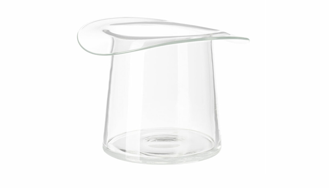 Genomskinlig vas från Bea Åkerlunds kollektion för Ikea.