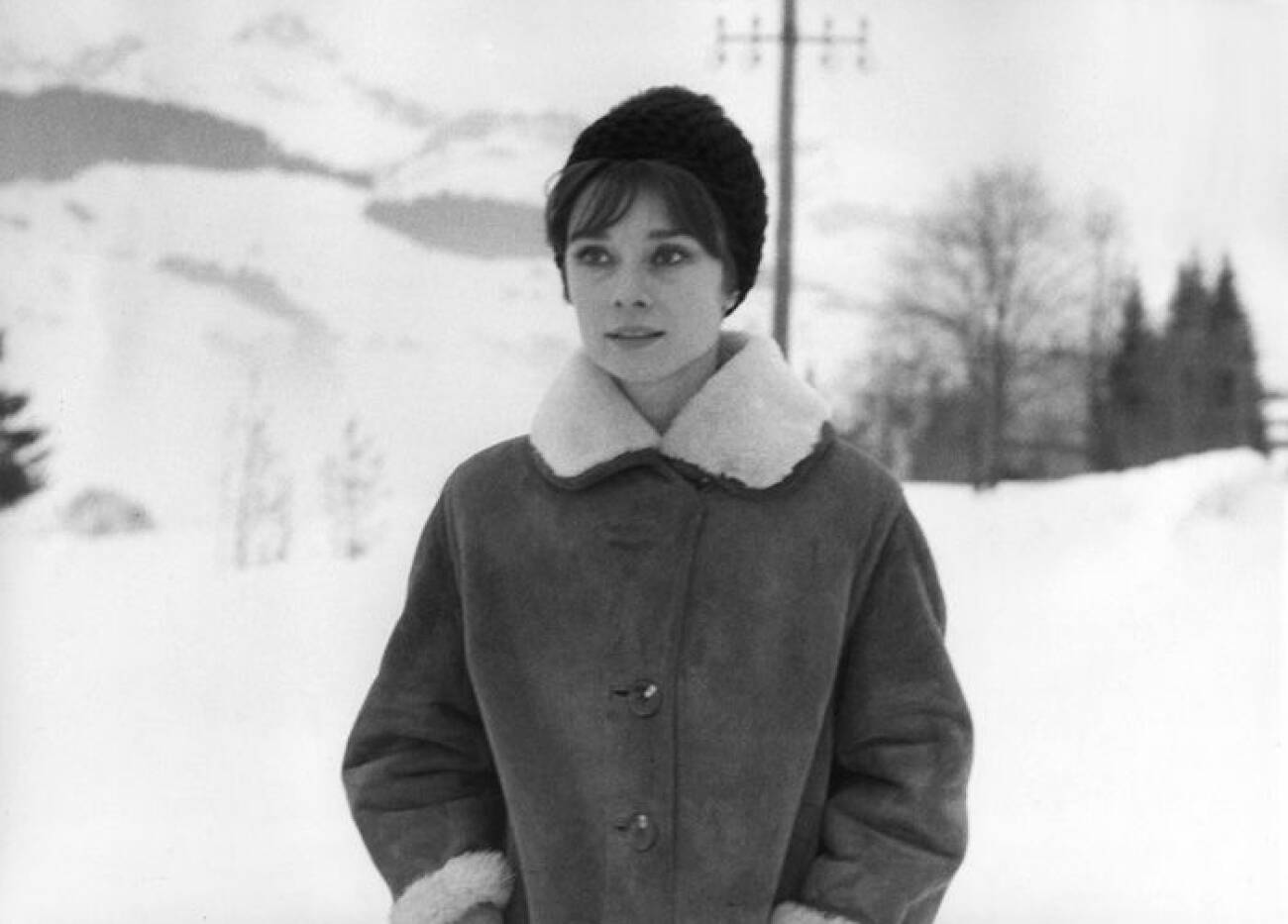 Audrey Hepburn ute i snön 1963