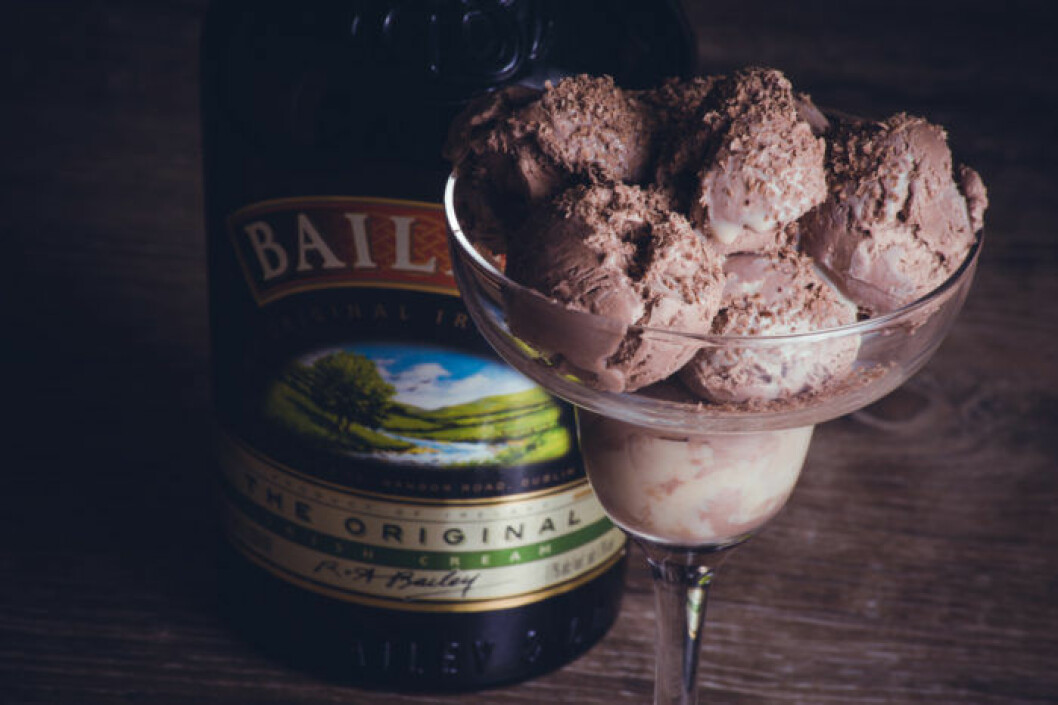 Hur bra kan det bli? Baileysglass är den perfekta efterrätten i sommar. Testa du med!