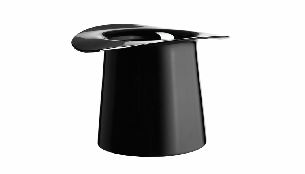 Svart vas från Bea Åkerlunds kollektion för Ikea.