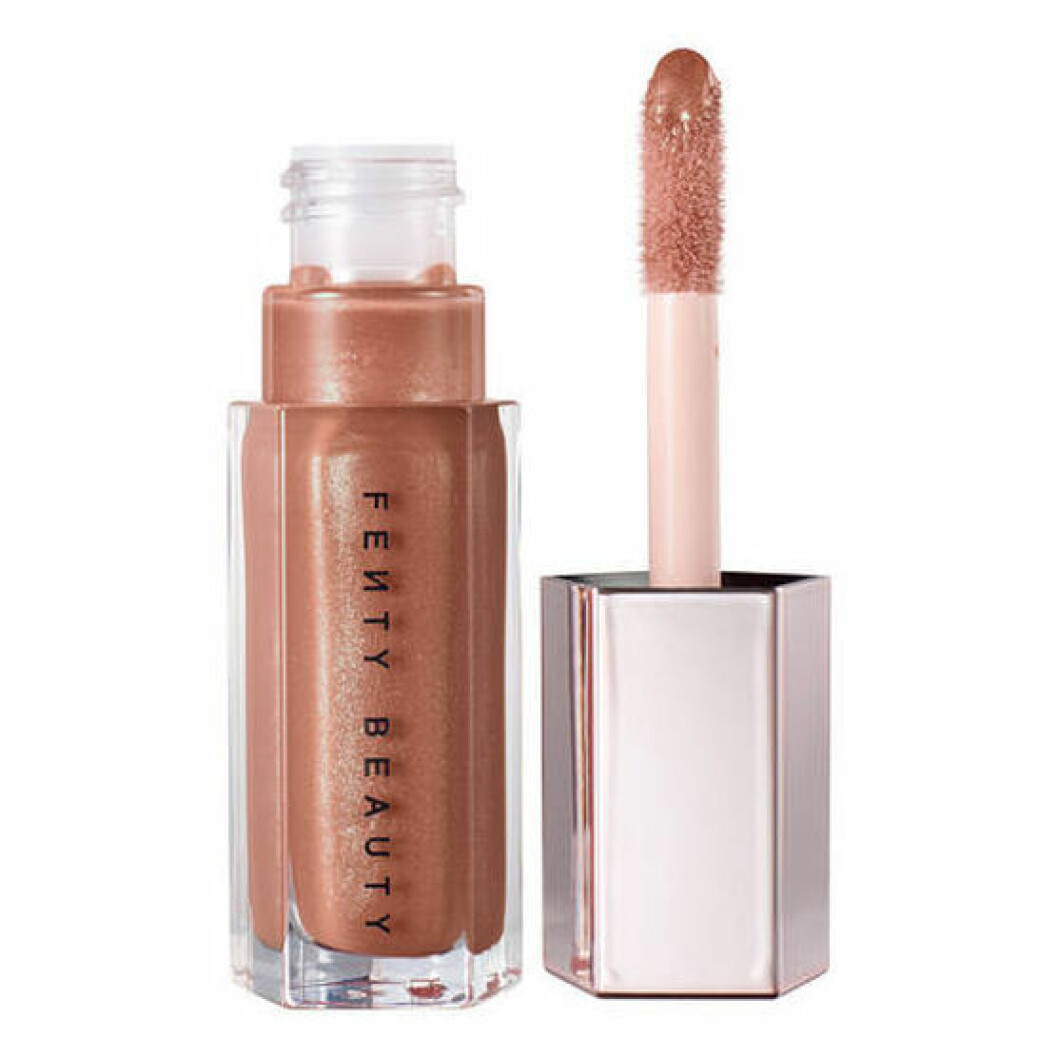 Fenty beautys <em>Gloss bomb</em> är glans extravagans. Fenty beautys Gloss Bomb.
