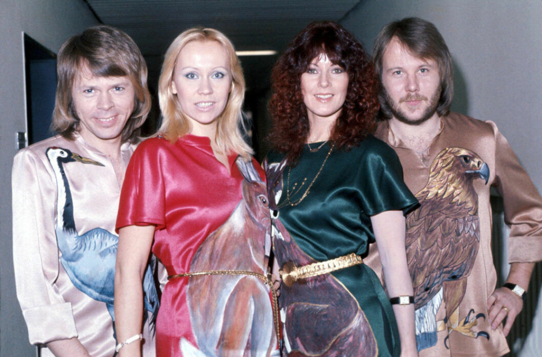 ABBA i outfits med djurmönster.