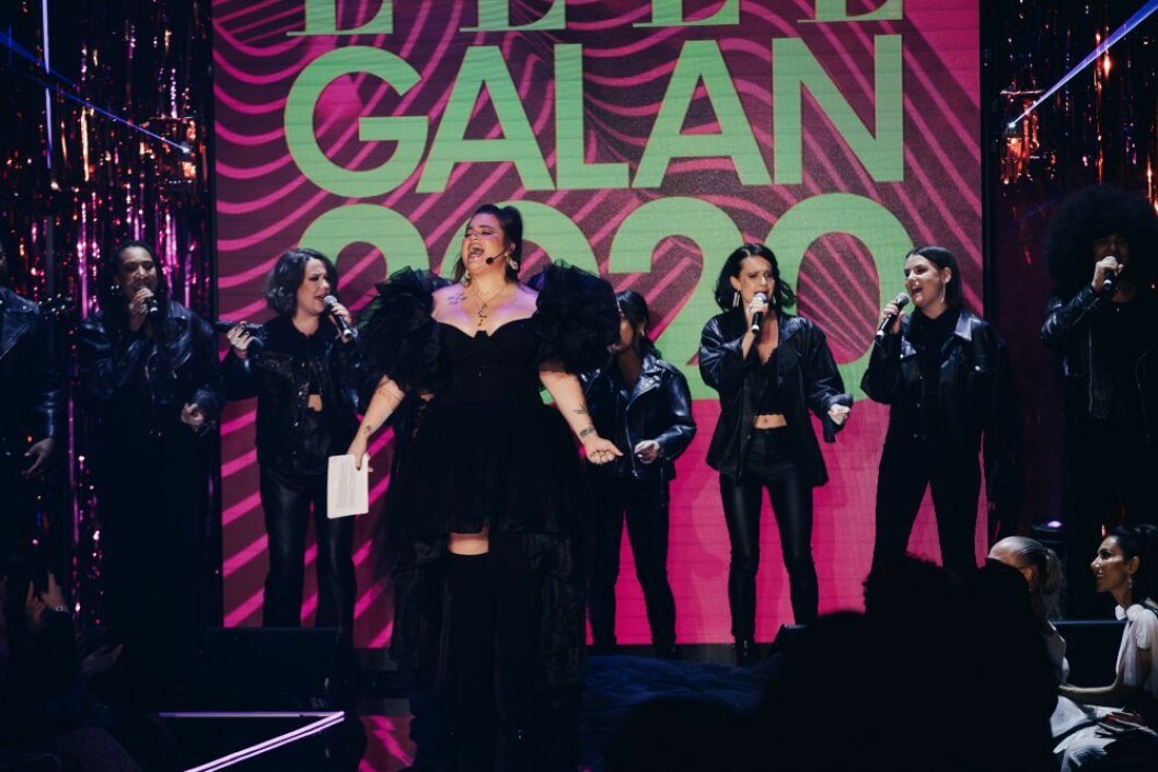 Kakan Hermansson sjunger "The Look" tillsammans med en gospelkör på ELLE-galan 2020