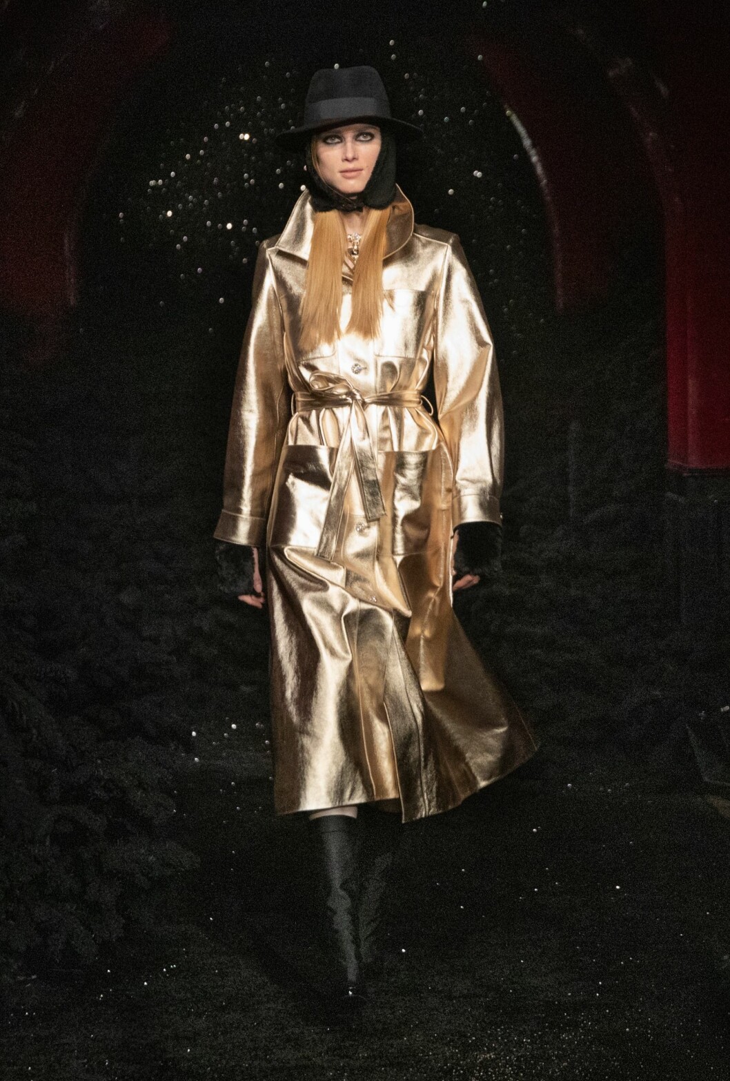 Chanel gold trenchcoat 2021