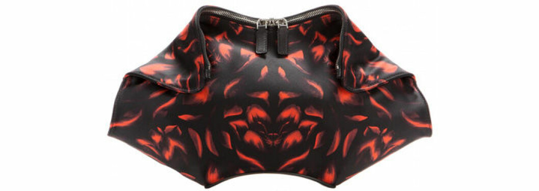 6. Väska, 1993 kr, Alexander McQueen Mytheresa.com