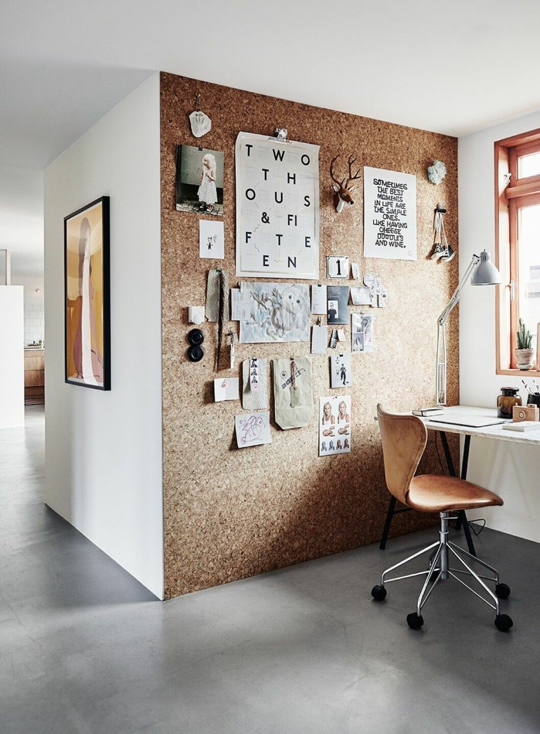 Styling: <a href="http://tinahellberg.se/" target="_blank" rel="noopener">Tina Hellberg </a>foto: <a href="http://www.petrabindel.com/" target="_blank" rel="noopener">Petra Bindel</a> Syns i: <a href="https://www.elle.se/decoration/hemma-hos-skapade-60-talets-los-angeles-i-malmo/">Skapade 60-talets Los Angeles – i Malmö</a> Satsa på en speciell fondvägg, som denna som är en stor anslagstavla