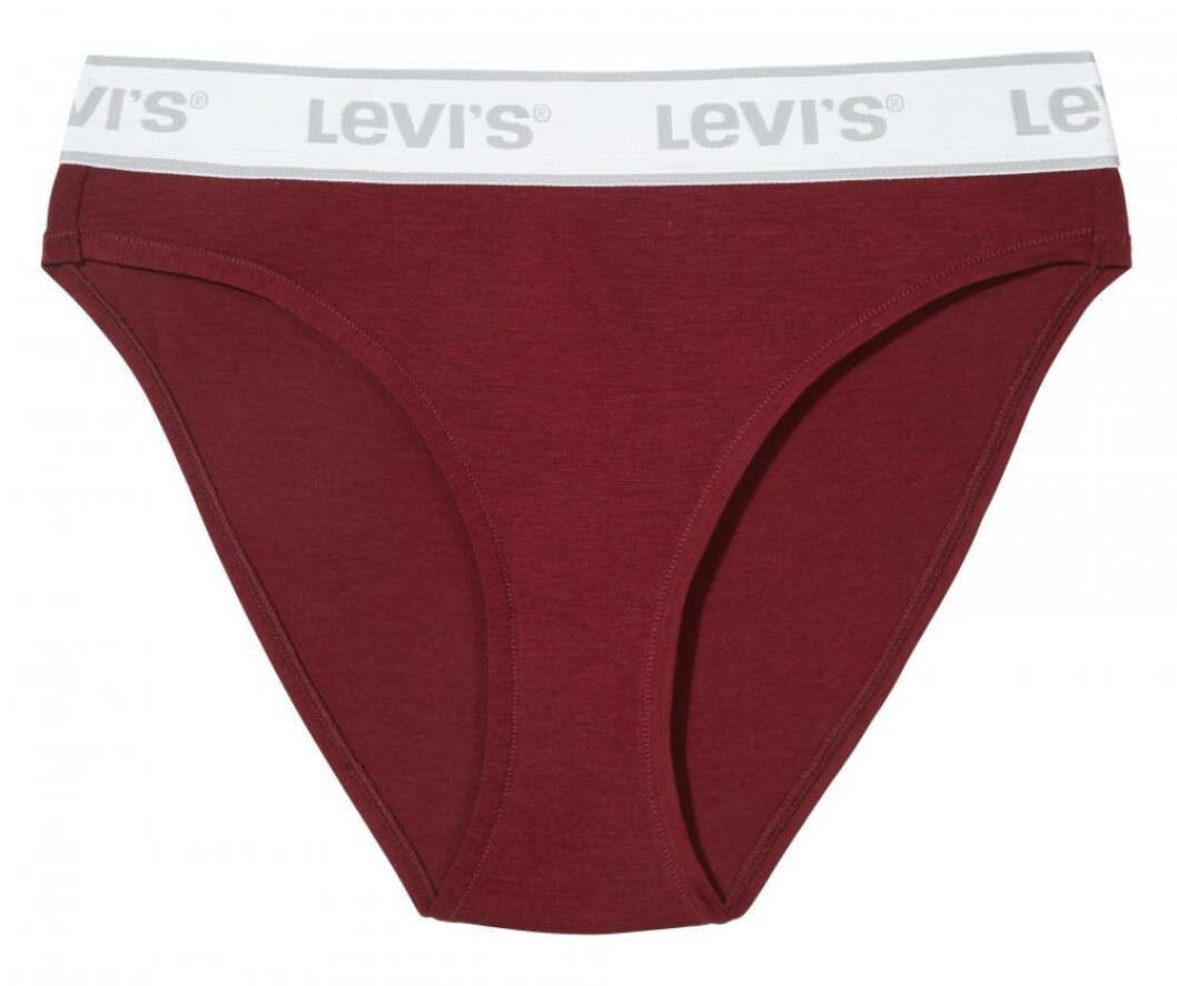  Röd trosa med namnet mid brief från Levi’s®.