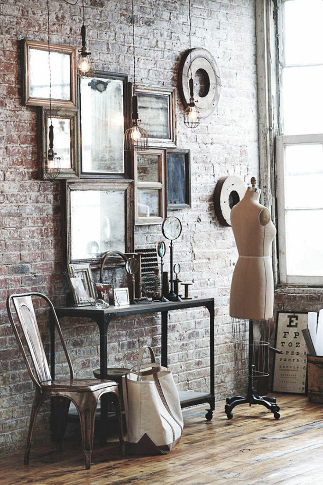 Foto: <a href="http://www.collagevintage.com/2015/11/deco-mirror-wall/">Collagevintage.com</a> Speglar med tavelramar i trä