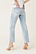 Jeans i smickrande modell med avklippt byxben från By Malina.