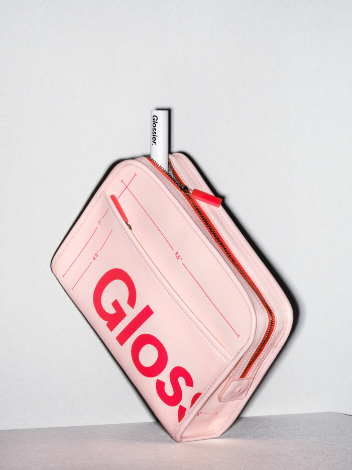 Glossier Beauty bag säljs under en limiterad period.