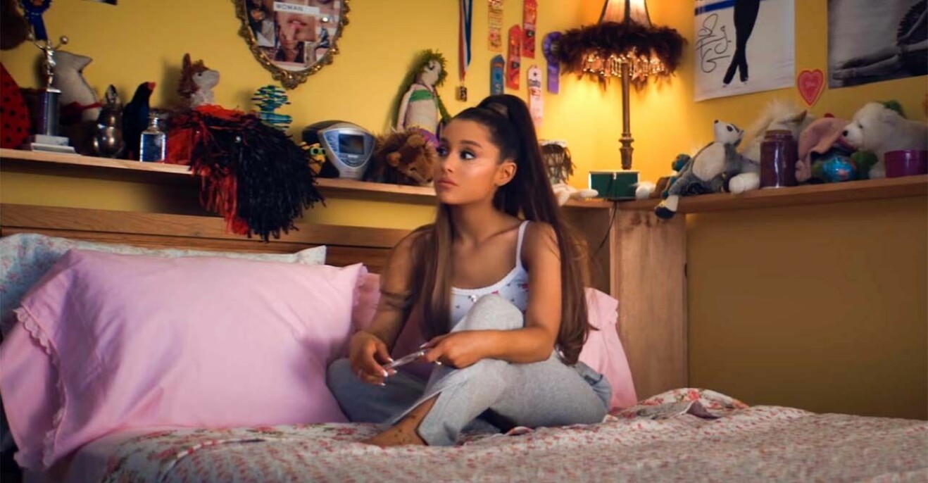 Ariana Grande i musikvideon för låten Thank u next