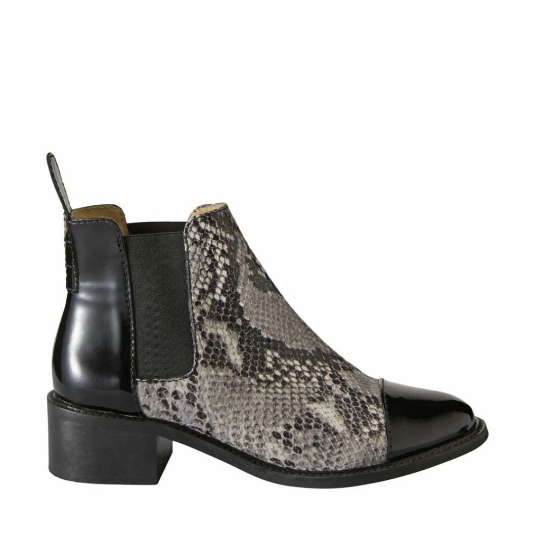 Svarta boots med ormskinn från Minimarket.
