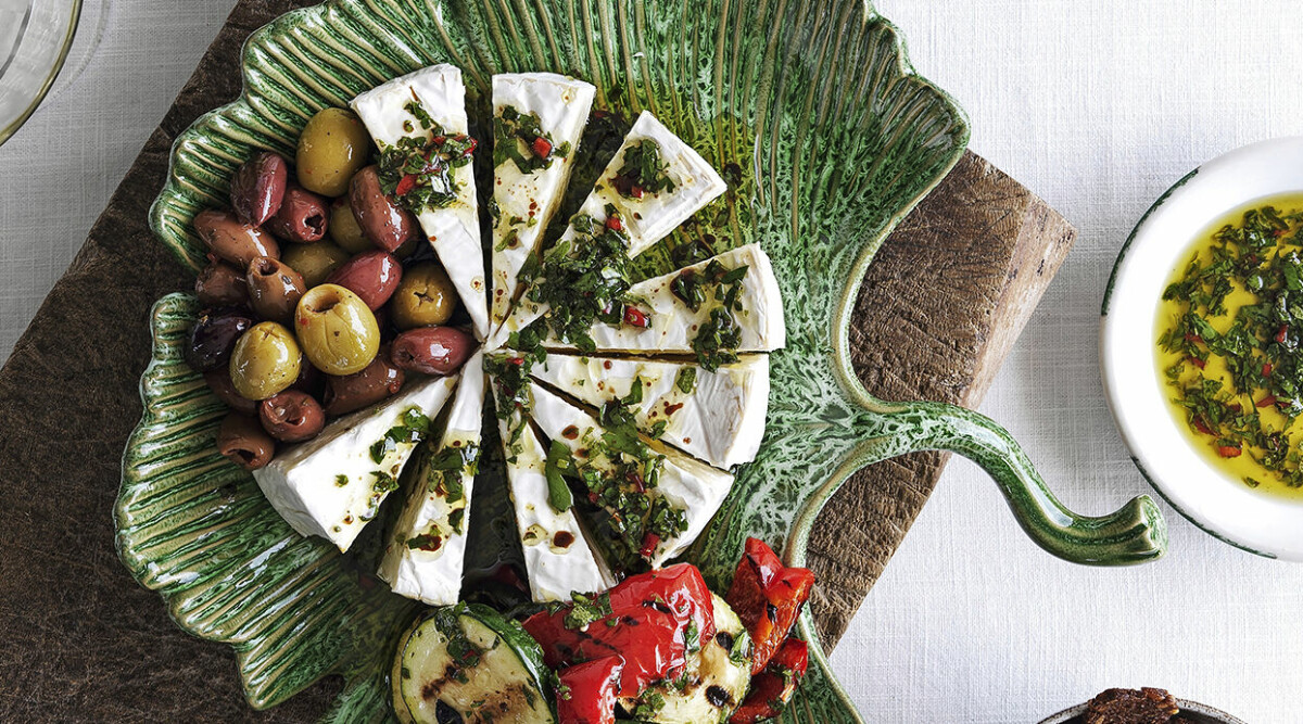 Marinerad brie med grillade grönsaker