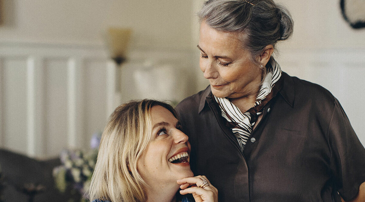 Sofia Wood och mamma Ingalill Hägglund skapar trygghet runt matbordet