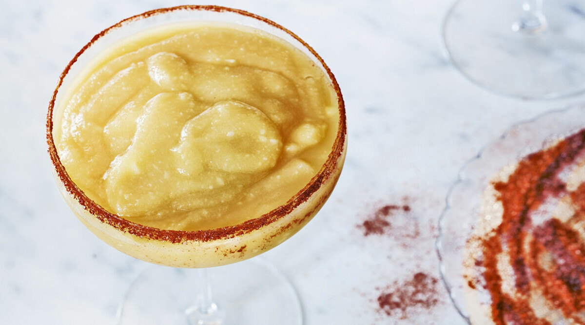 Frozen mango ­margarita