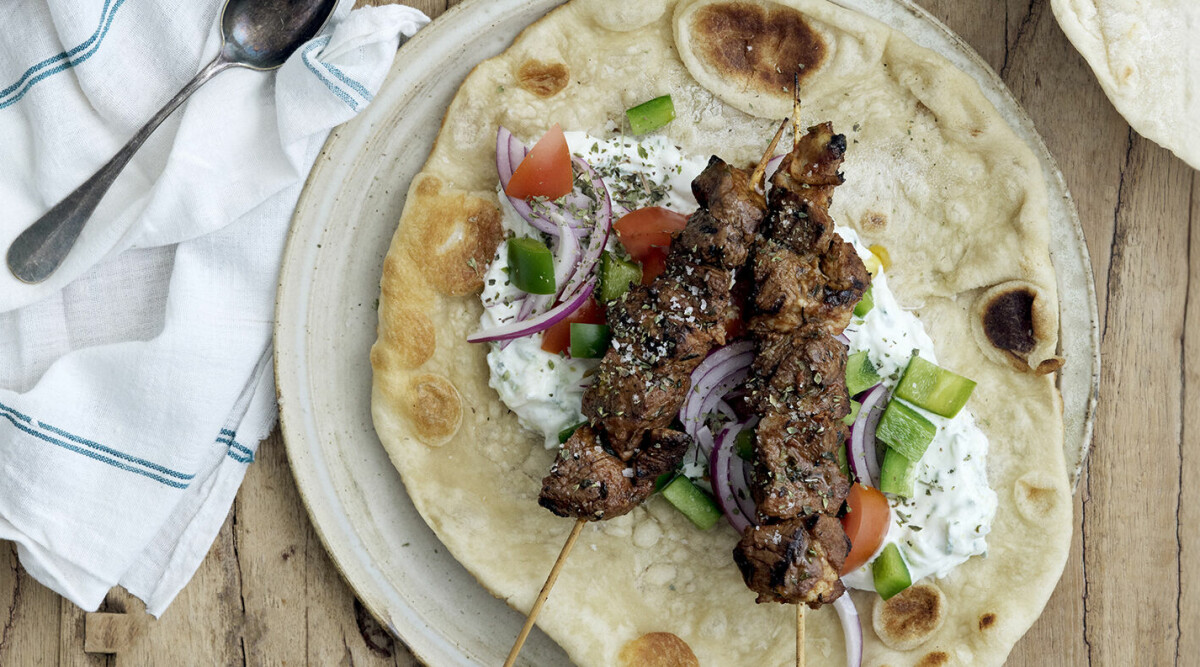 Souvlaki med hembakat flatbread