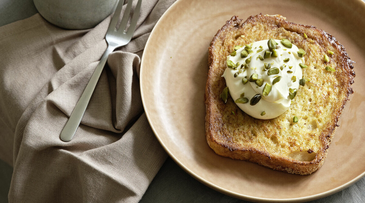 French toast med citronkräm och pistagenötter