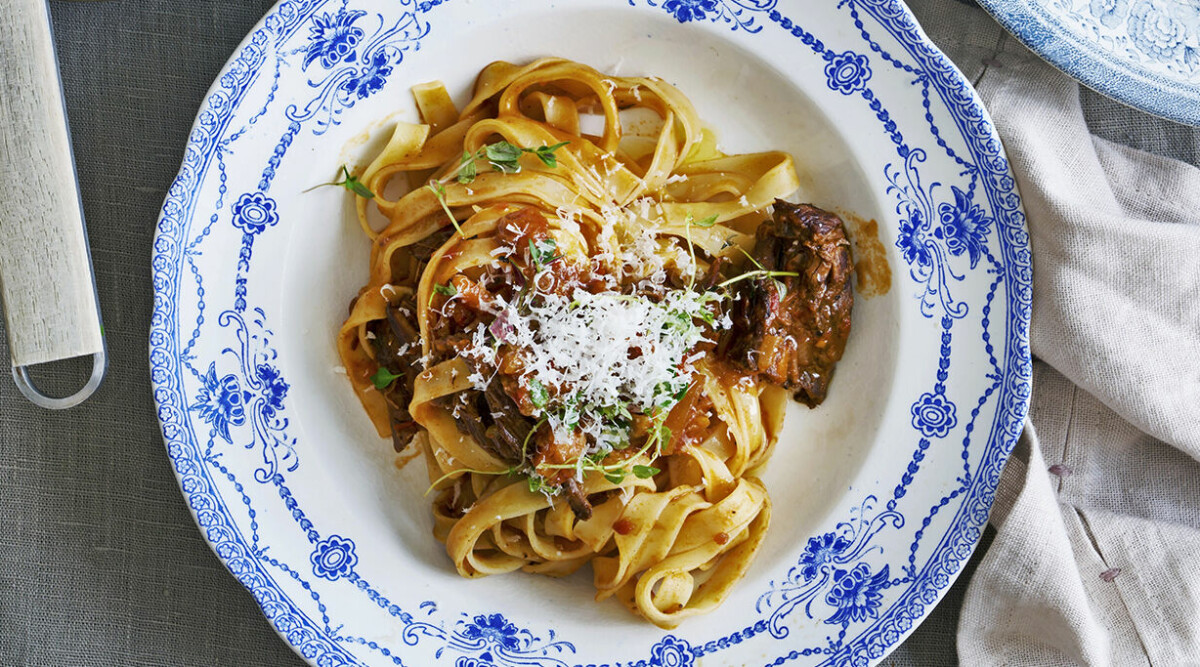 Pasta med mustig ragu bolognese