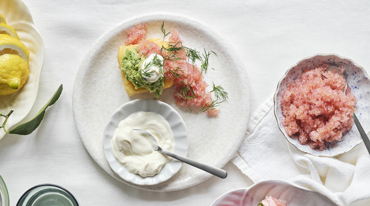 Polenta med romtopping och avokado