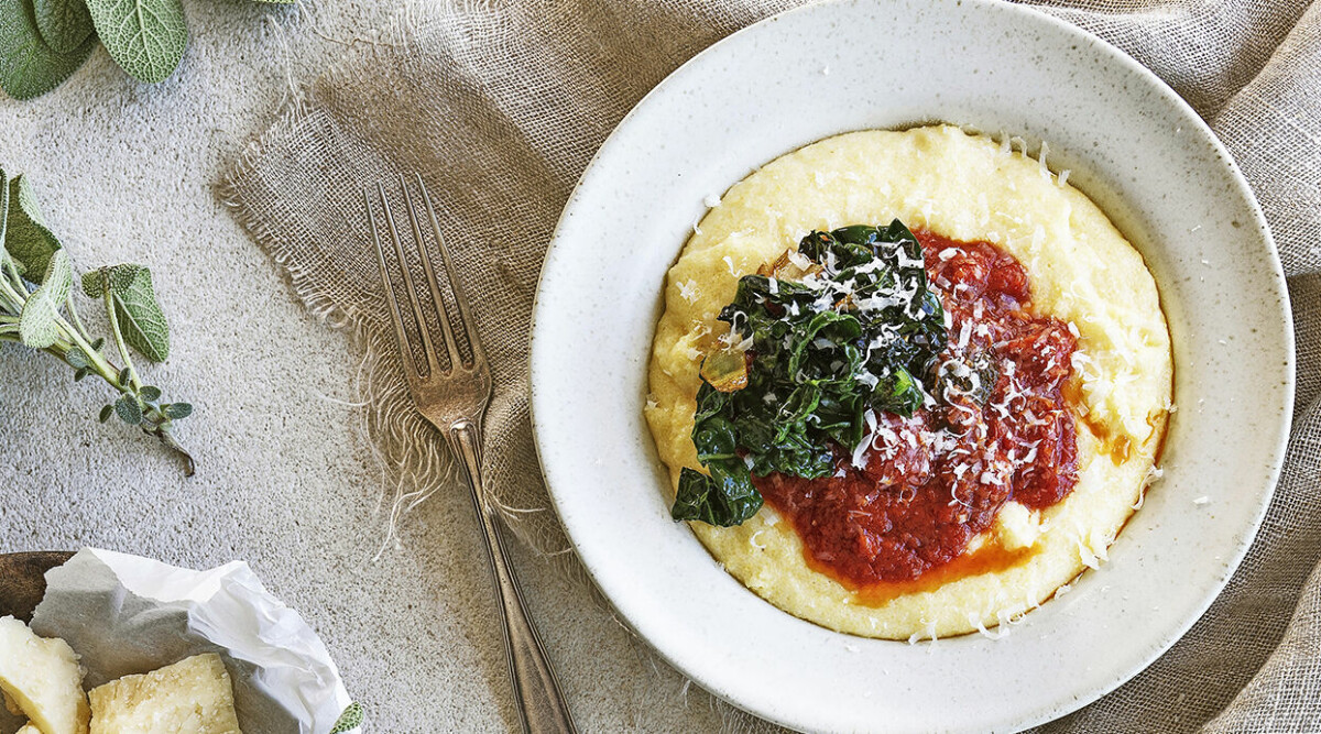 Polenta med salsiccia, tomat och svartkål