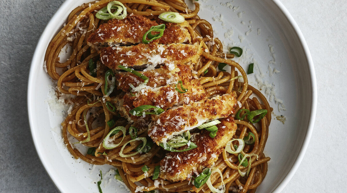 Jennie Walldéns rebellpasta med frasig parmesankyckling