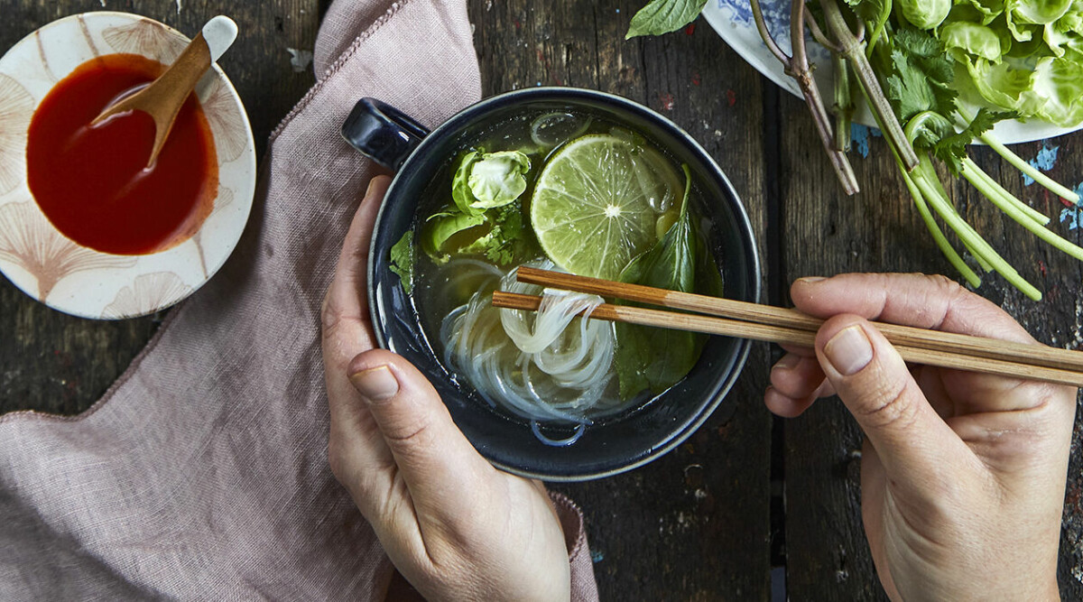 Pho med kyckling och brysselkål