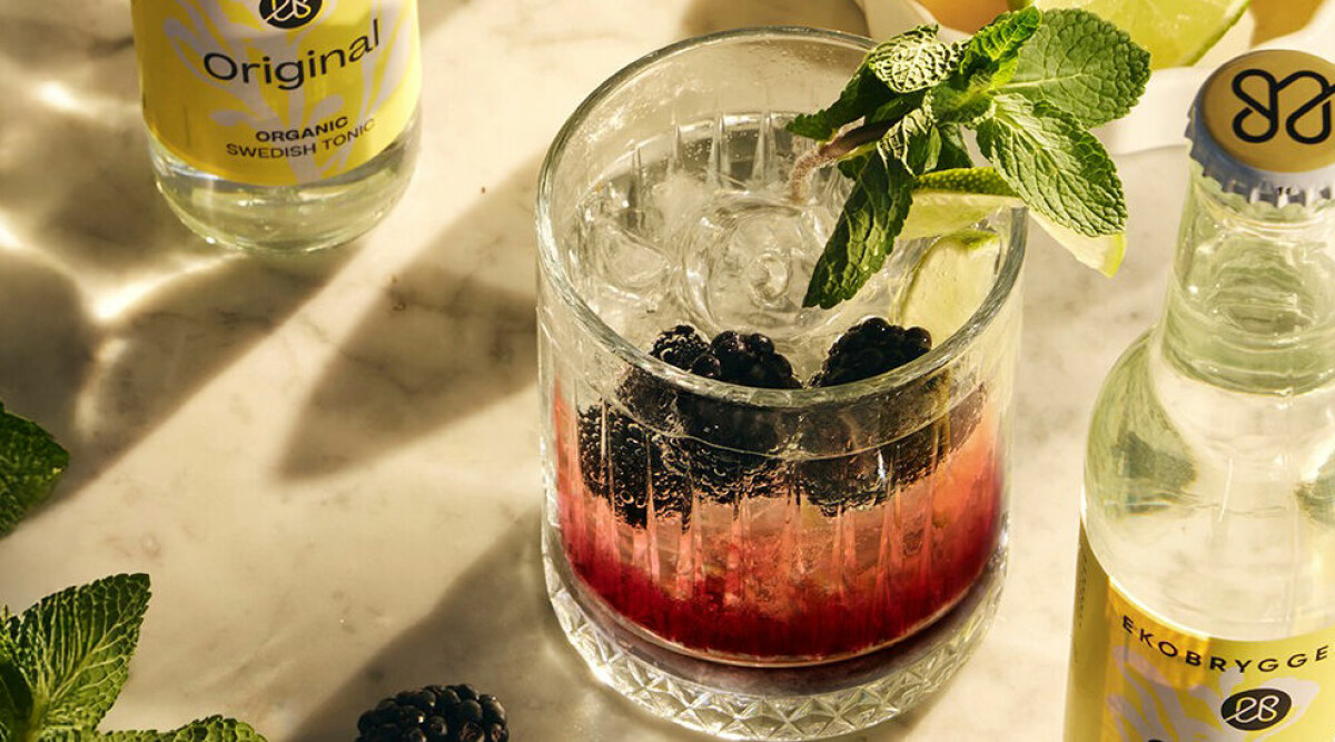 Sommarens godaste cocktail: björnbär tonic