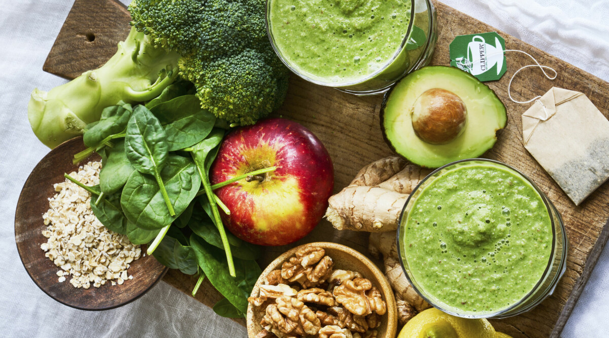 Smoothie med broccoli, avokado och grönt te