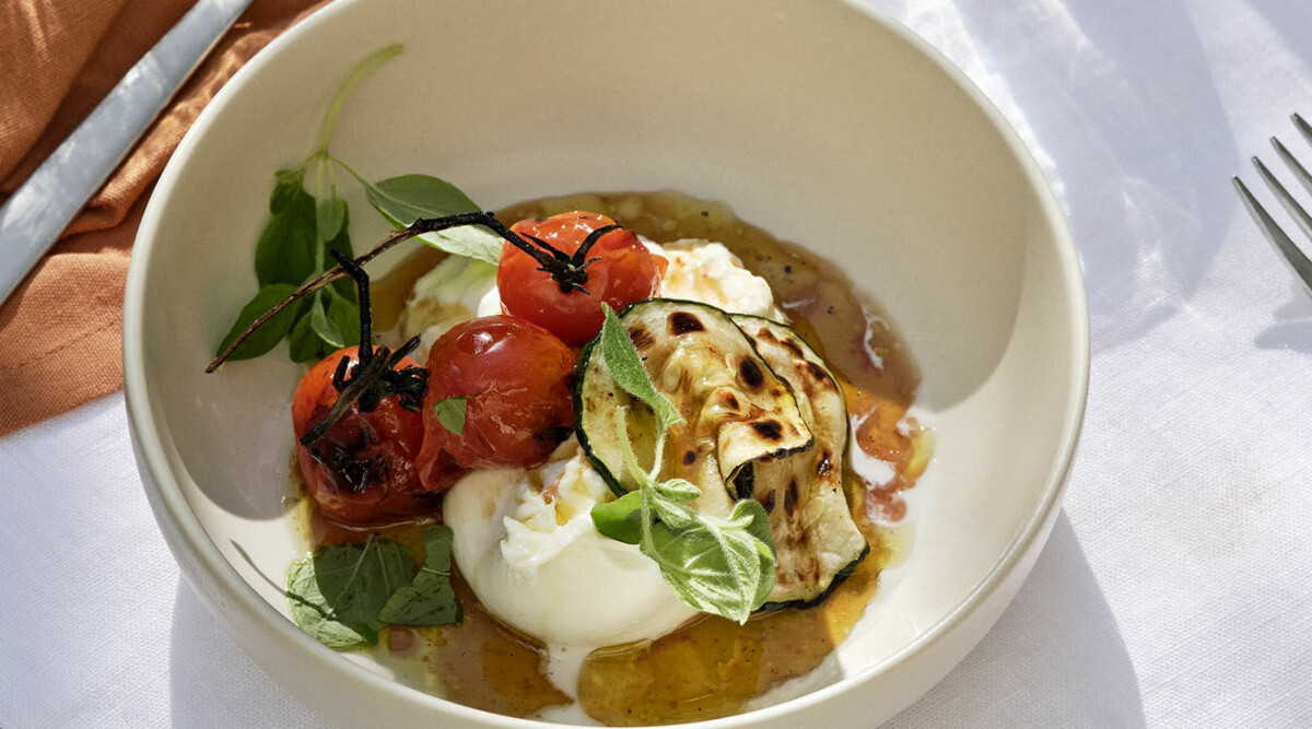 Krämig burrata med grillade grönsaker