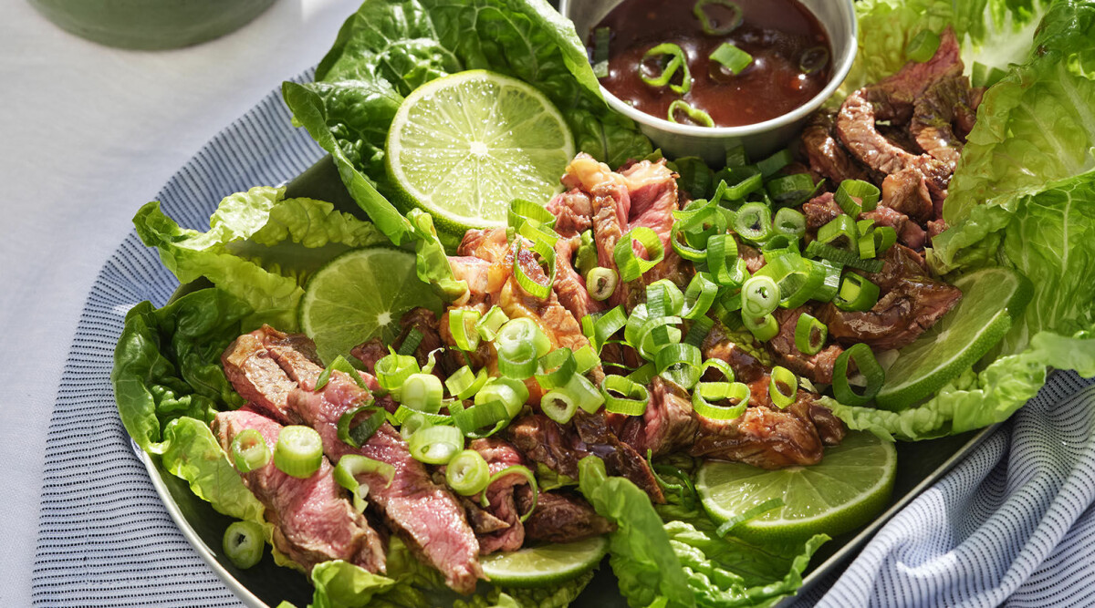 Krispig sallad med bbq-steak