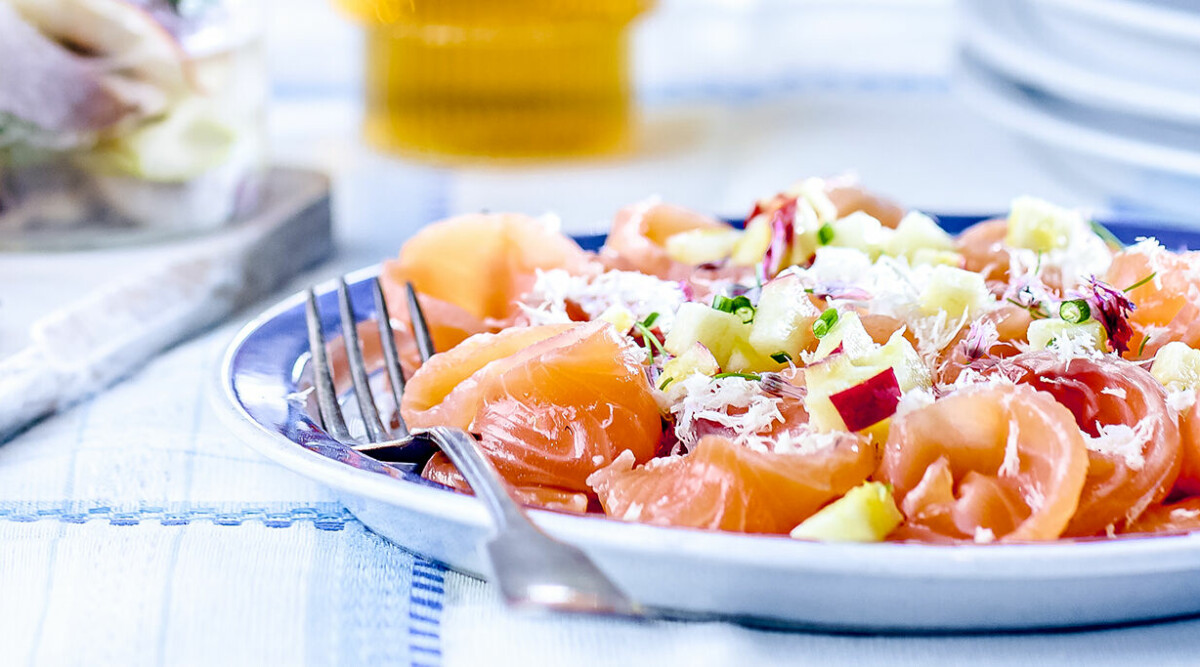 Citrongravad lax med pepparrot och äppelsalsa