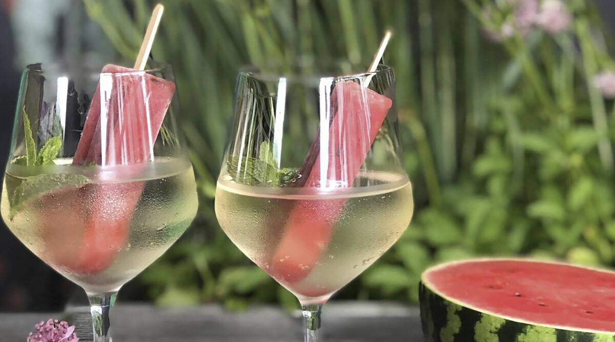 Popsicle cocktail med vattenmelon och mynta