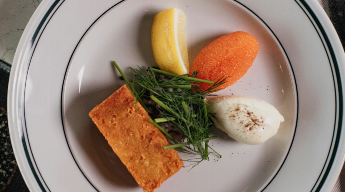 Mandelpotatis och löjrom – så lagar du Restaurang NÒRs signaturrätt