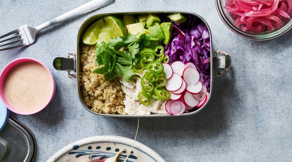 Leftover-mexibowl med chipotlekräm
