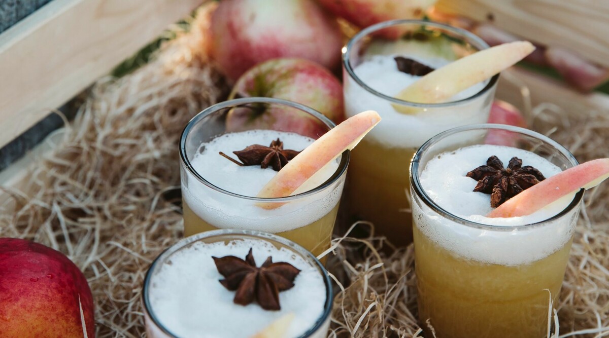Gin fizz med äppelmust och stjärnanis
