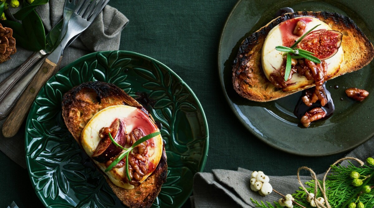 Gratinerad getost med karamelliserade valnötter och fikon