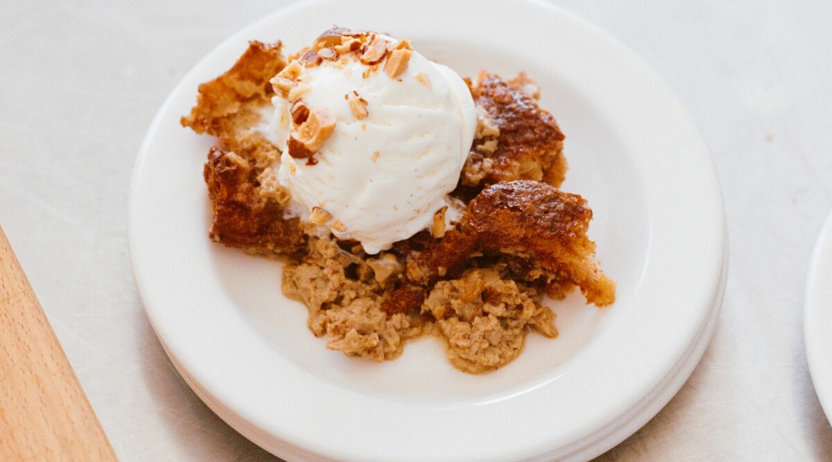 Så gör du Arket Cafés kanelbullepudding – om det blir bullar över