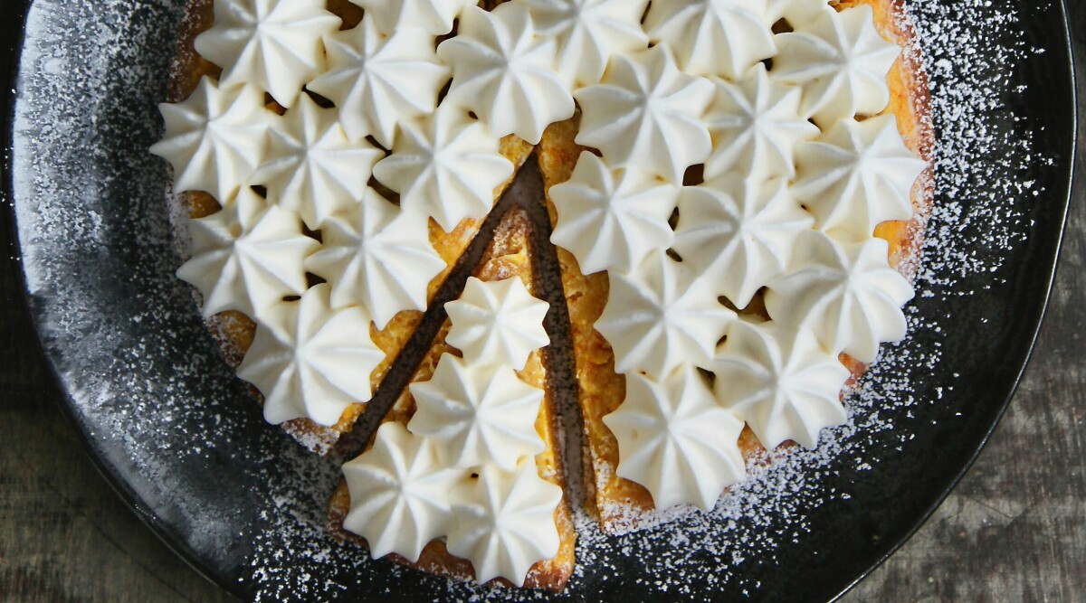 Saffran­s­kladdkaka – recept av Catarina König