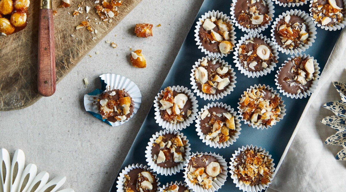 Nougatkyssar med hasselnötter och flingsalt