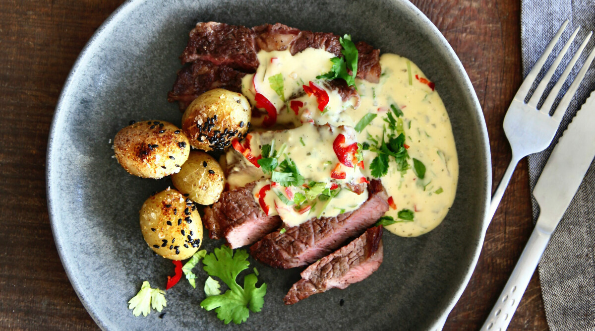 Entrecôte med asiatisk bearnaisesås och sesamrostad potatis