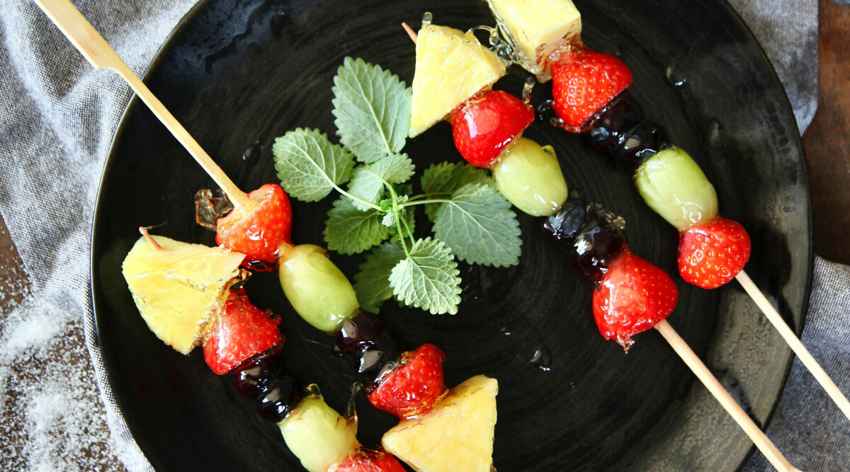 Tanghulu – så gör du de kinesiska fruktspetten