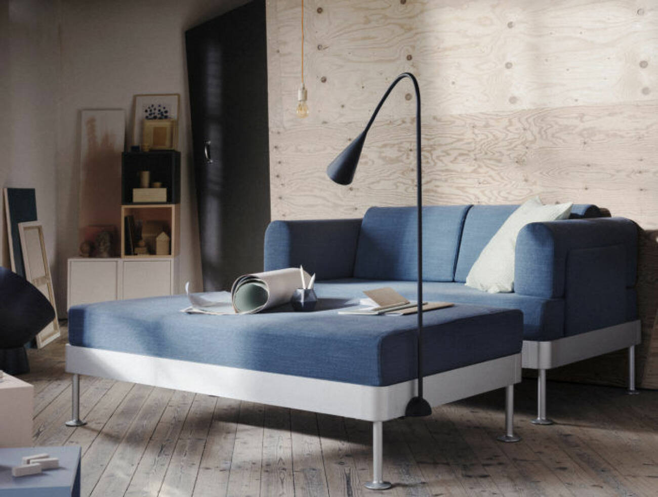 Blåa möbler ur Ikeas kollektion Delaktig, design Tom Dixon