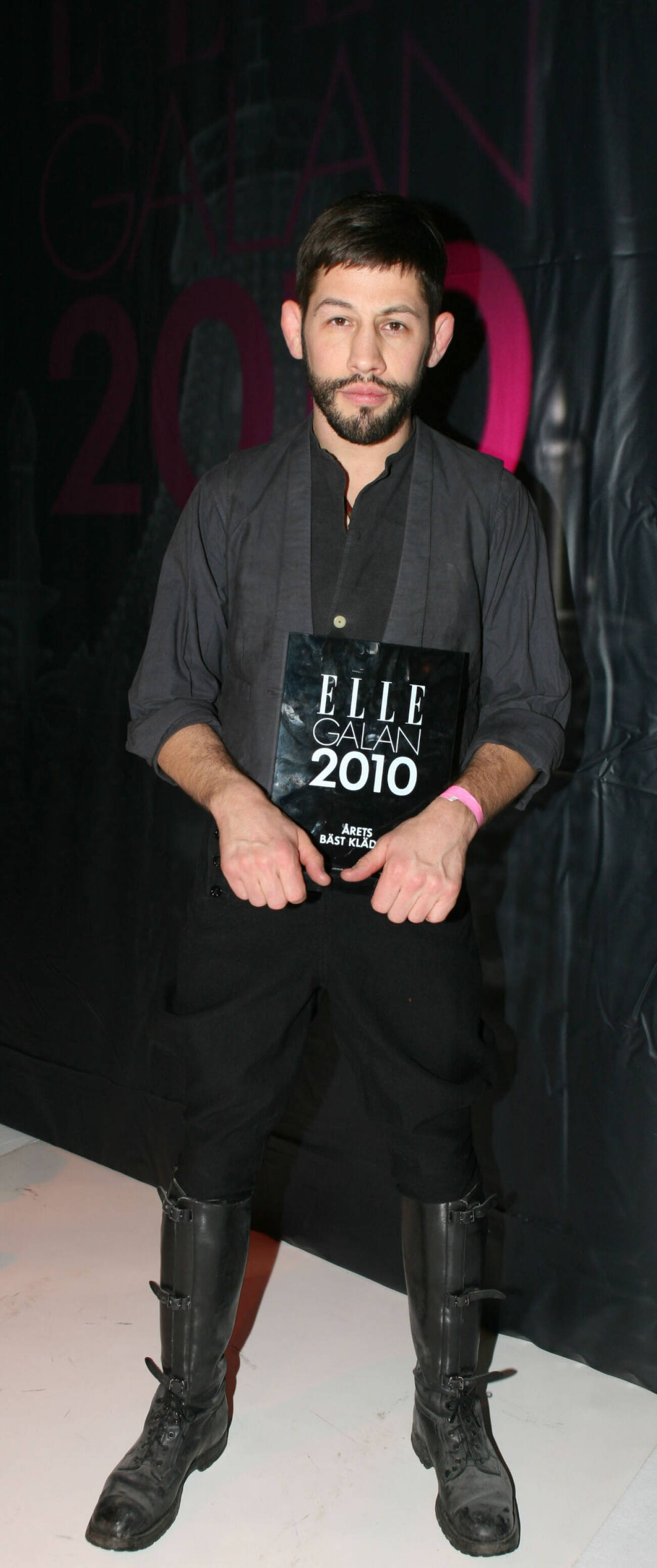 ELLE-galan firar Musse Hasselvall som vinner pris för årets bäst klädda man 2010.