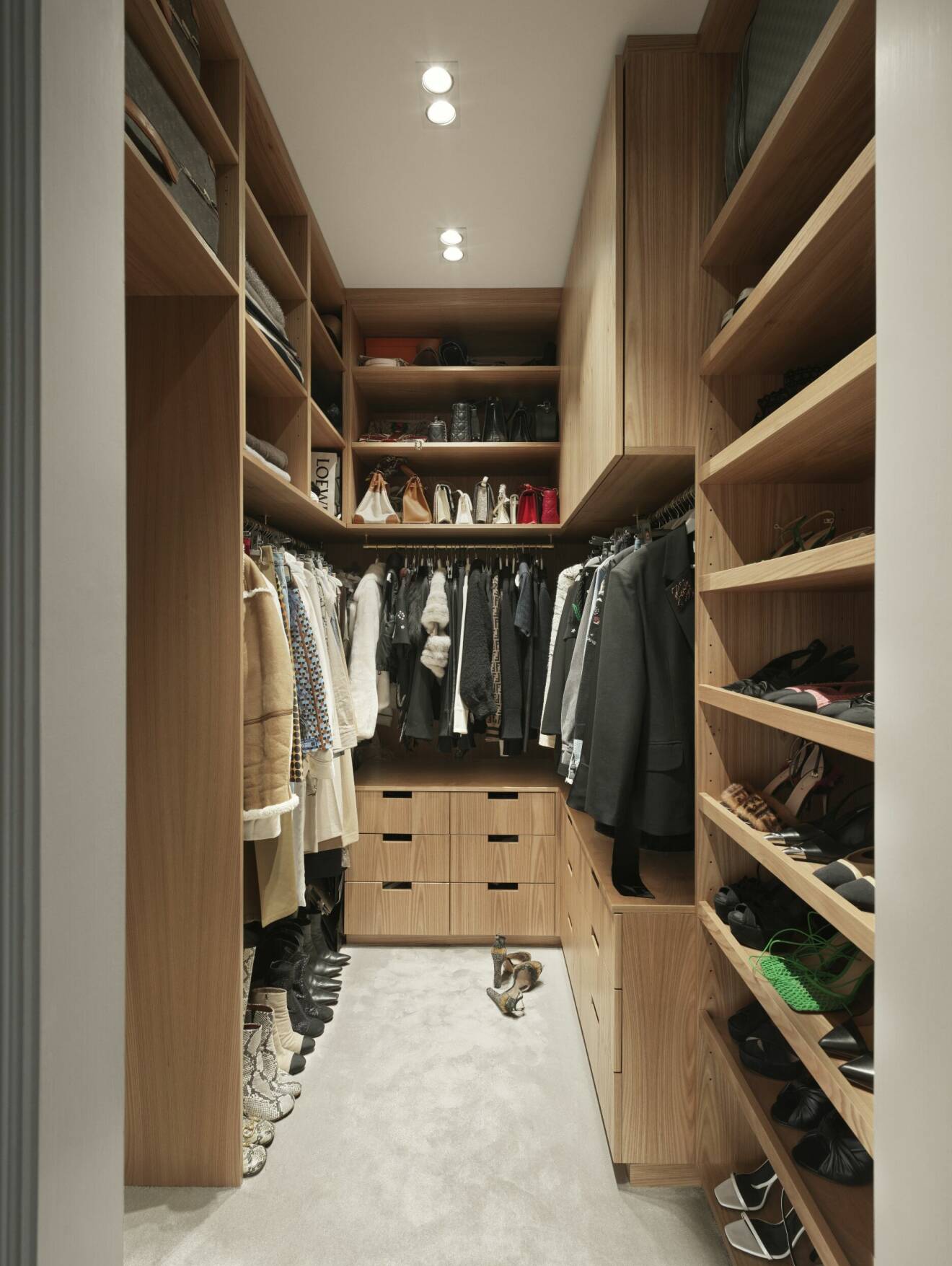 Anpassad planlösning för en stor walk in closet