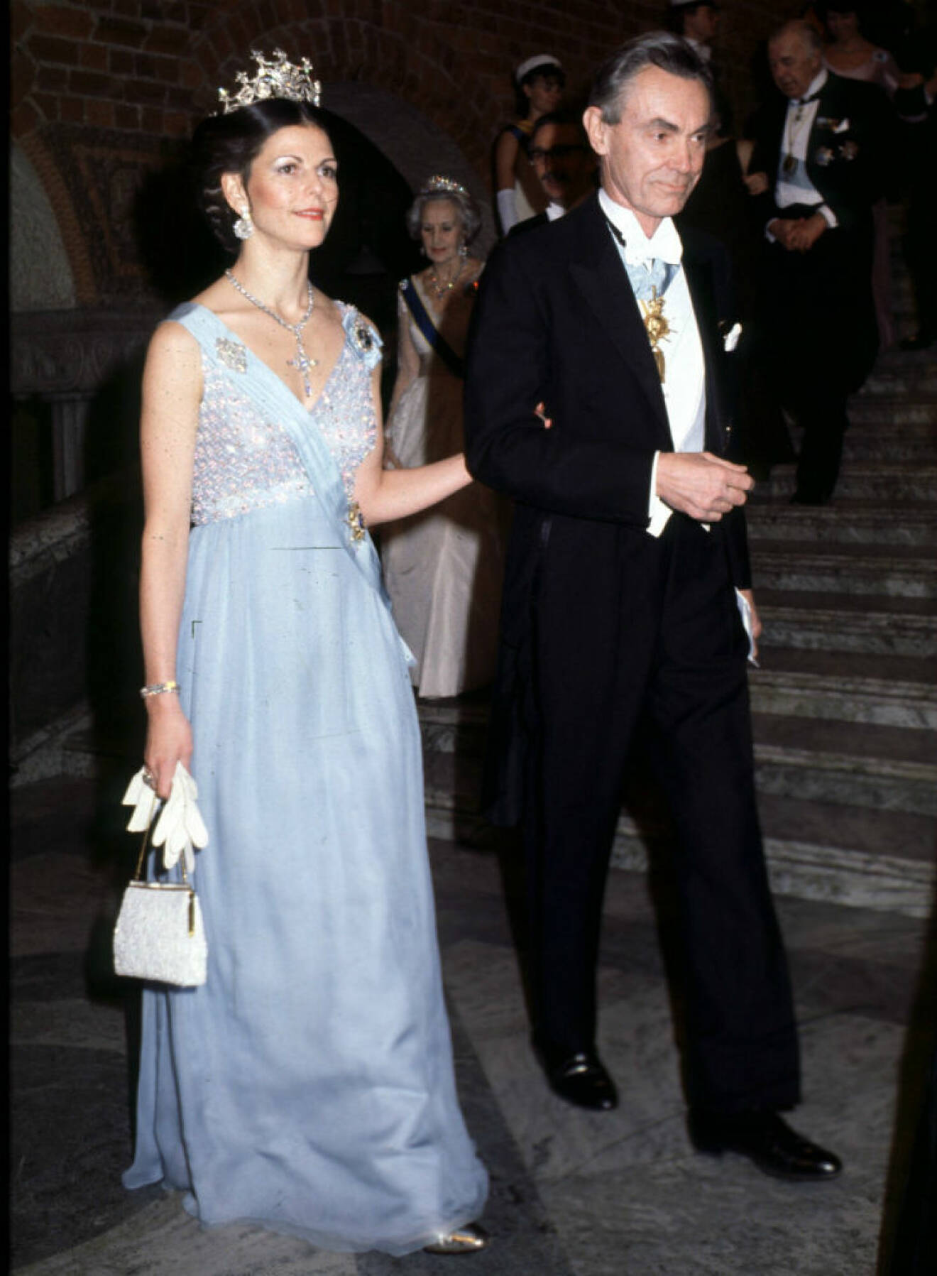 Drottningen i klänning av Elisabeth Wondrake